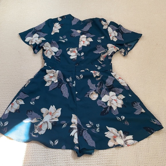 ASTR Teal Floral Romper - Picture 5 of 7